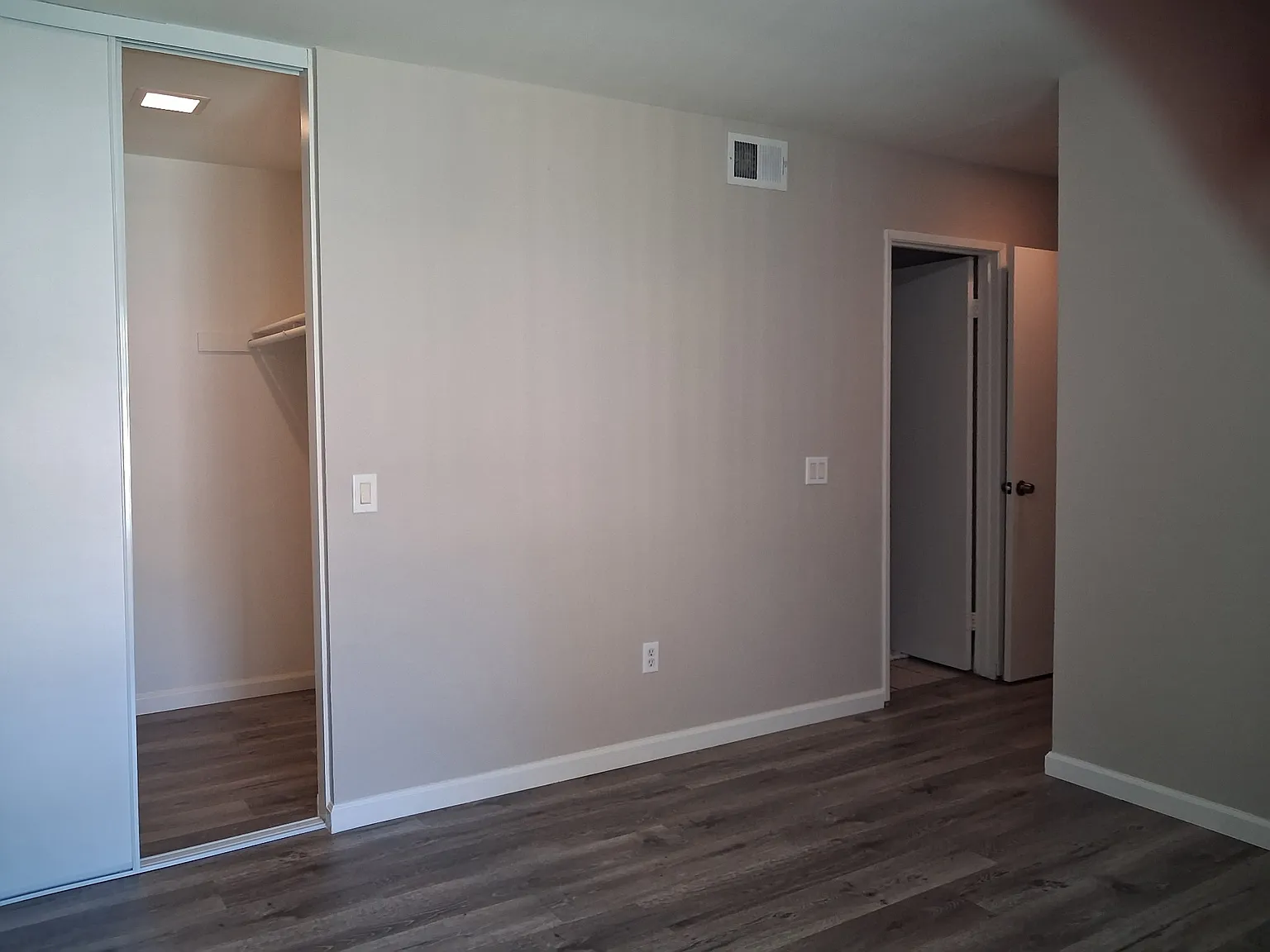 2 bed, 960 sqft, $1,500 — Photo 3