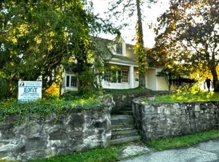 8 Oak St, Poughkeepsie, NY 12601