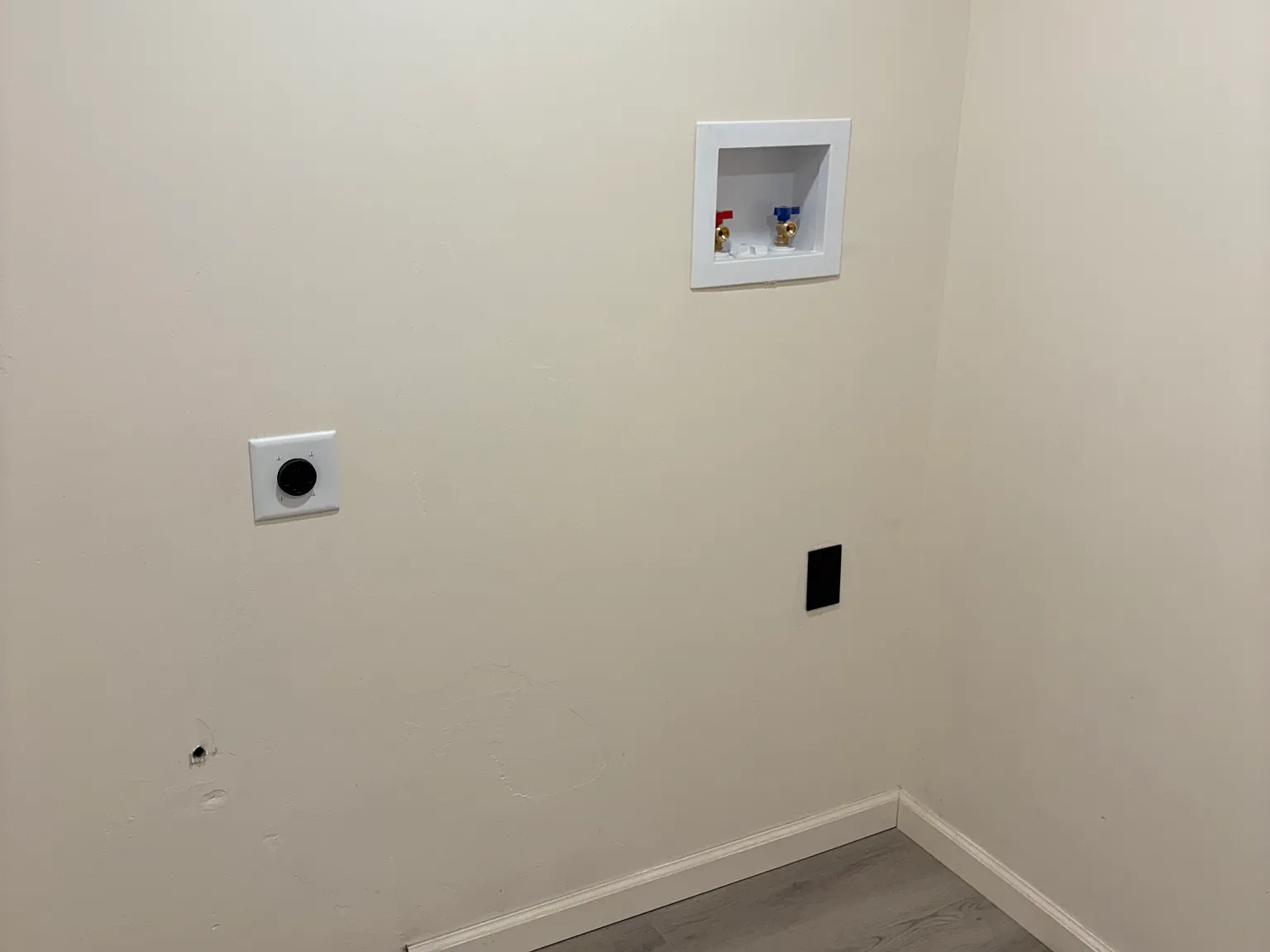 2 bed, 916 sqft, $1,000 — Photo 1