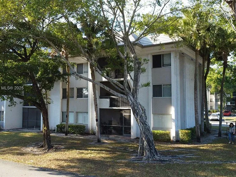 701 N Pine Island Rd #105 — Photo 19