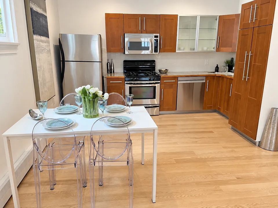 208 Summer St #1