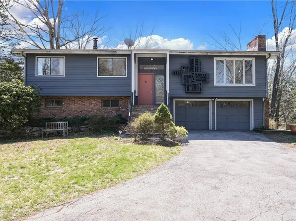 11 Lakeview Avenue E, Cortlandt Manor, NY 10567