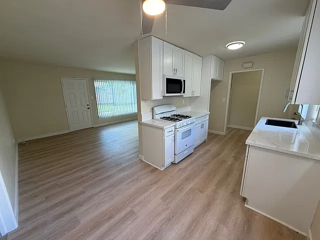 4 bed, $4,595 — Photo 2