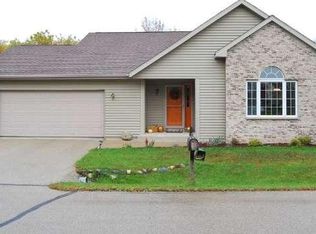 100 Hidden Lake Dr, Slinger, WI 53086