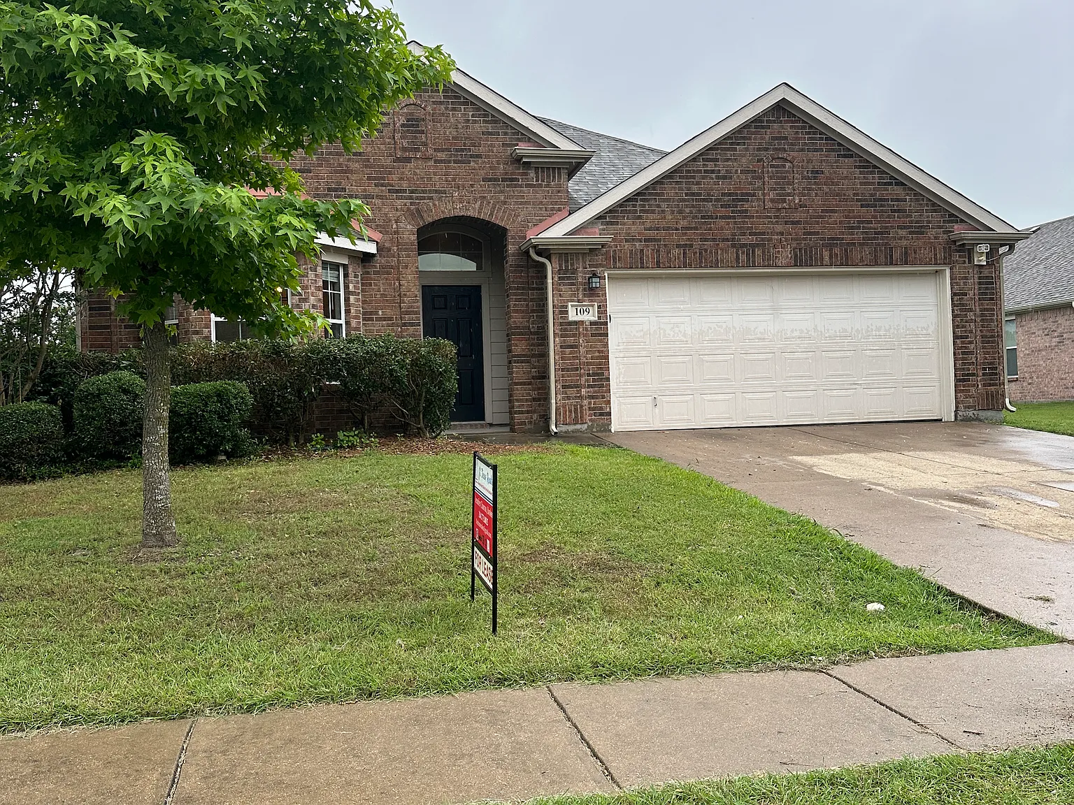 3 bed, 1899 sqft, $2,425 — Photo 2