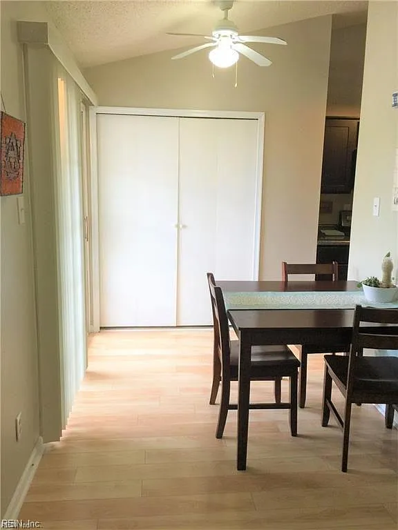 2 bed, 975 sqft, $1,400 — Photo 4