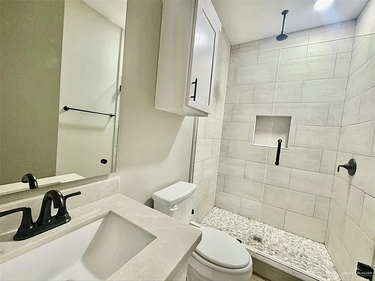 913 W 13th St #1 — Photo 8