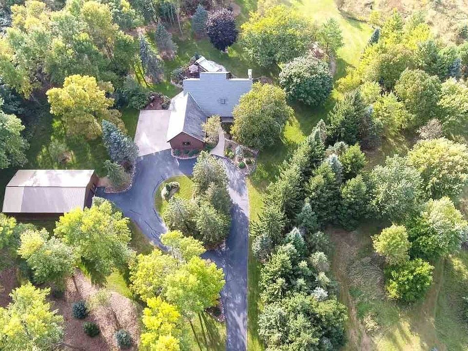 Welcome to 9467 Center Road