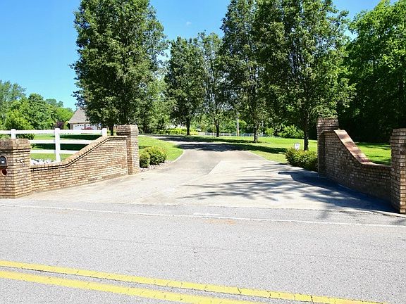 4th image of 730 Indian Creek Rd