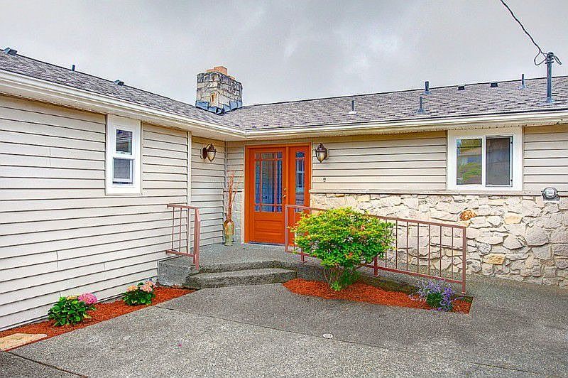 Lovely 4 bedroom rambler with a daylight basement.