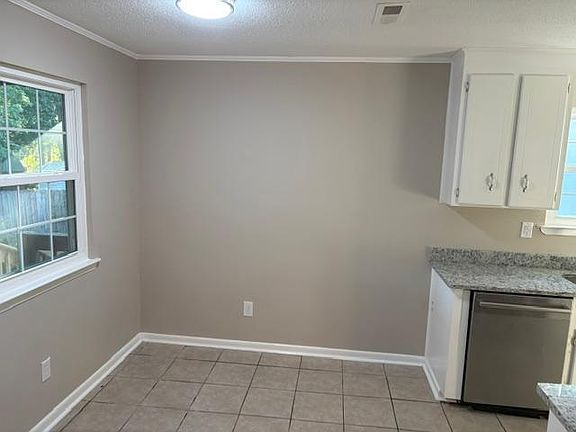 5th image of 103 Sycamore St