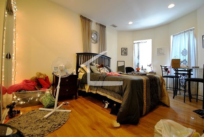 2nd image of 1801 Beacon St APT 06