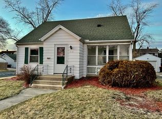 1413 W Circle Rd, Peoria, IL 61604