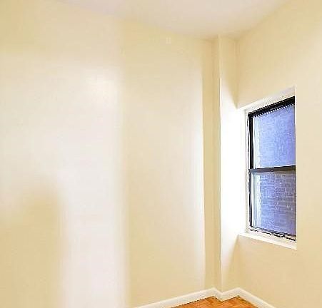 4th image of 349 E 51st St APT 4RE