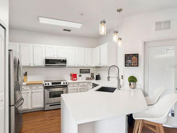 2nd image of 6115 Metrowest Blvd Unit 103