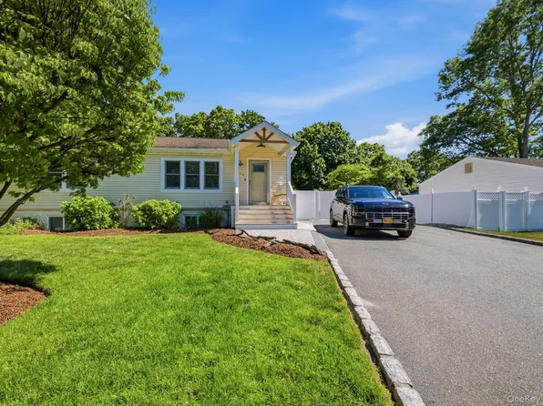 214 Pleasant Street, Ronkonkoma, NY 11779