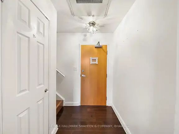 3rd image of 500 Richmond St W #331