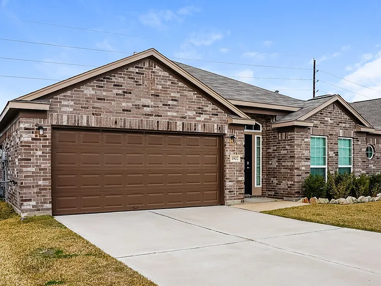 1902 Walnut Green Cir — Photo 3