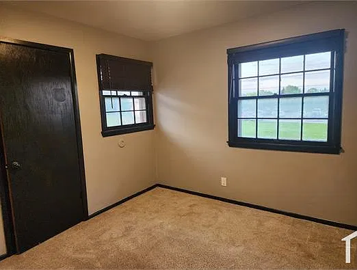 3 bed, 1000 sqft, $1,550 — Photo 2