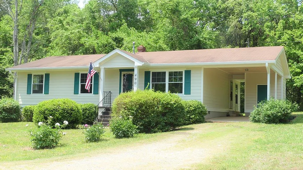 490 Phillis Rd photo 1