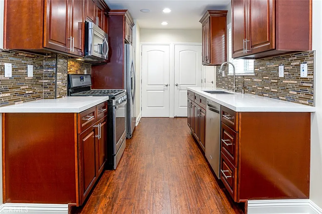 7522 Fountain Ave — Photo 2