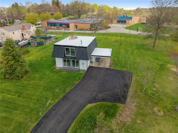 31 Oak Spring Dr, Pittsburgh, PA 15238