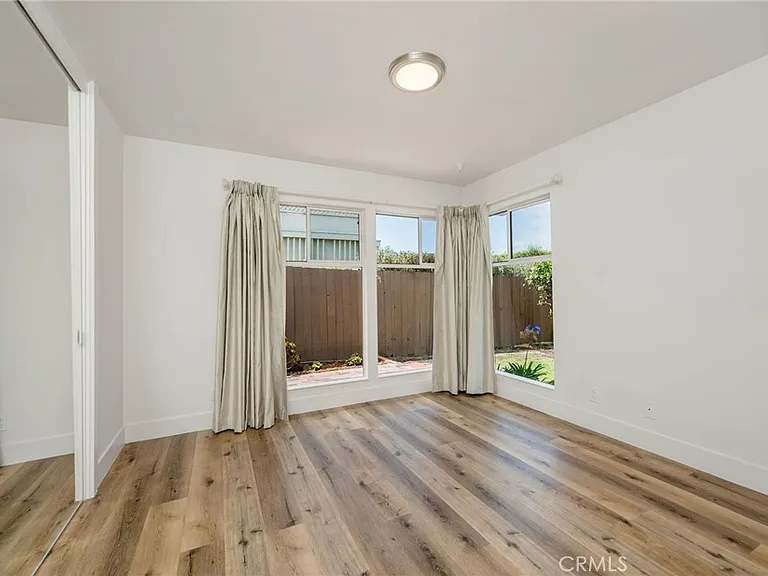 915 Miramar St — Photo 12