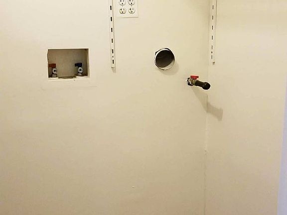4th image of 814 40th St APT 5B