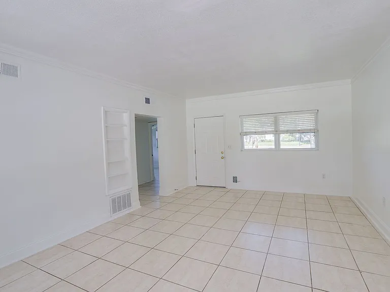 121 S Triplet Lake Dr — Photo 5