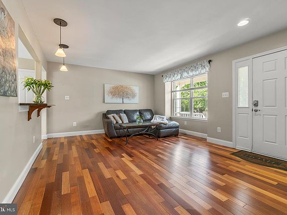 3rd image of 168 Fairfax Dr