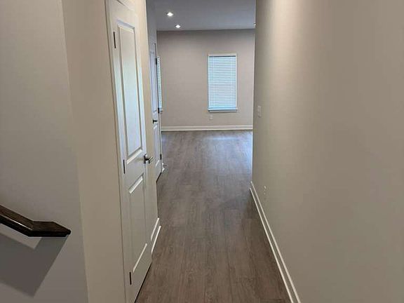 2nd image of 1081 Mountain View Dr