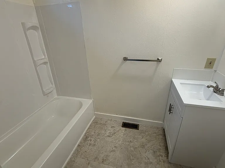 2215 Water Ave NE — Photo 6