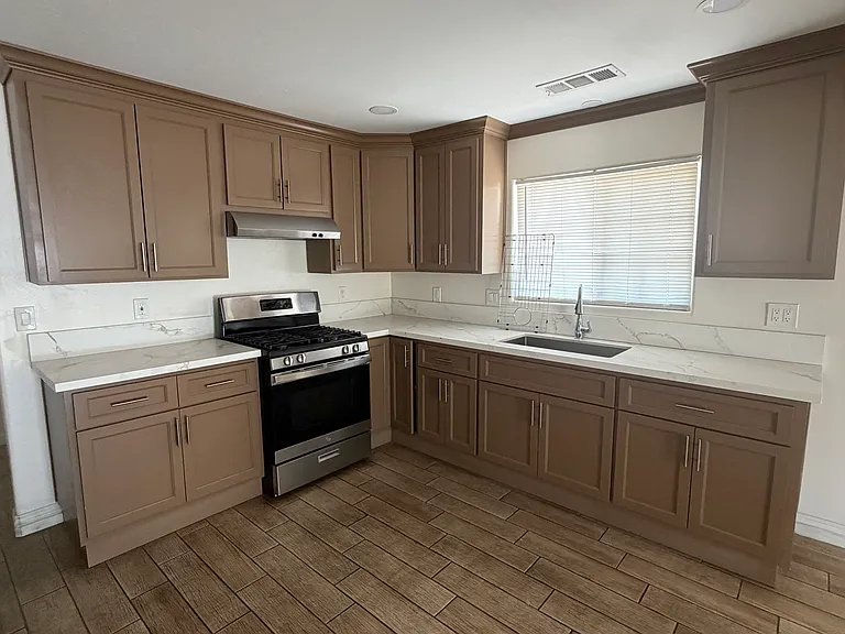 180 San Pedro St — Photo 5