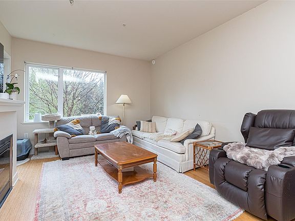 4th image of 4394 W Saanich Rd #202