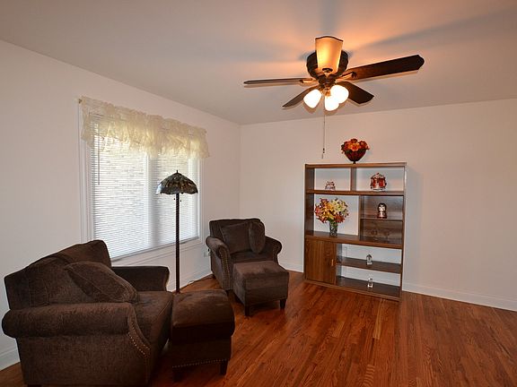 4th image of 8341 Amberly Ct