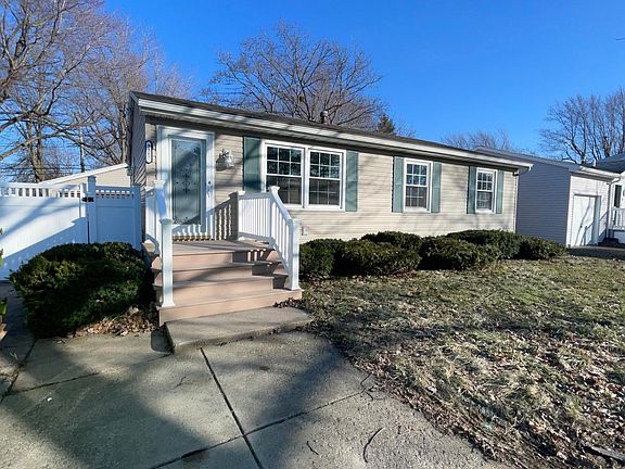 4th image of 3307 McKinley Pkwy