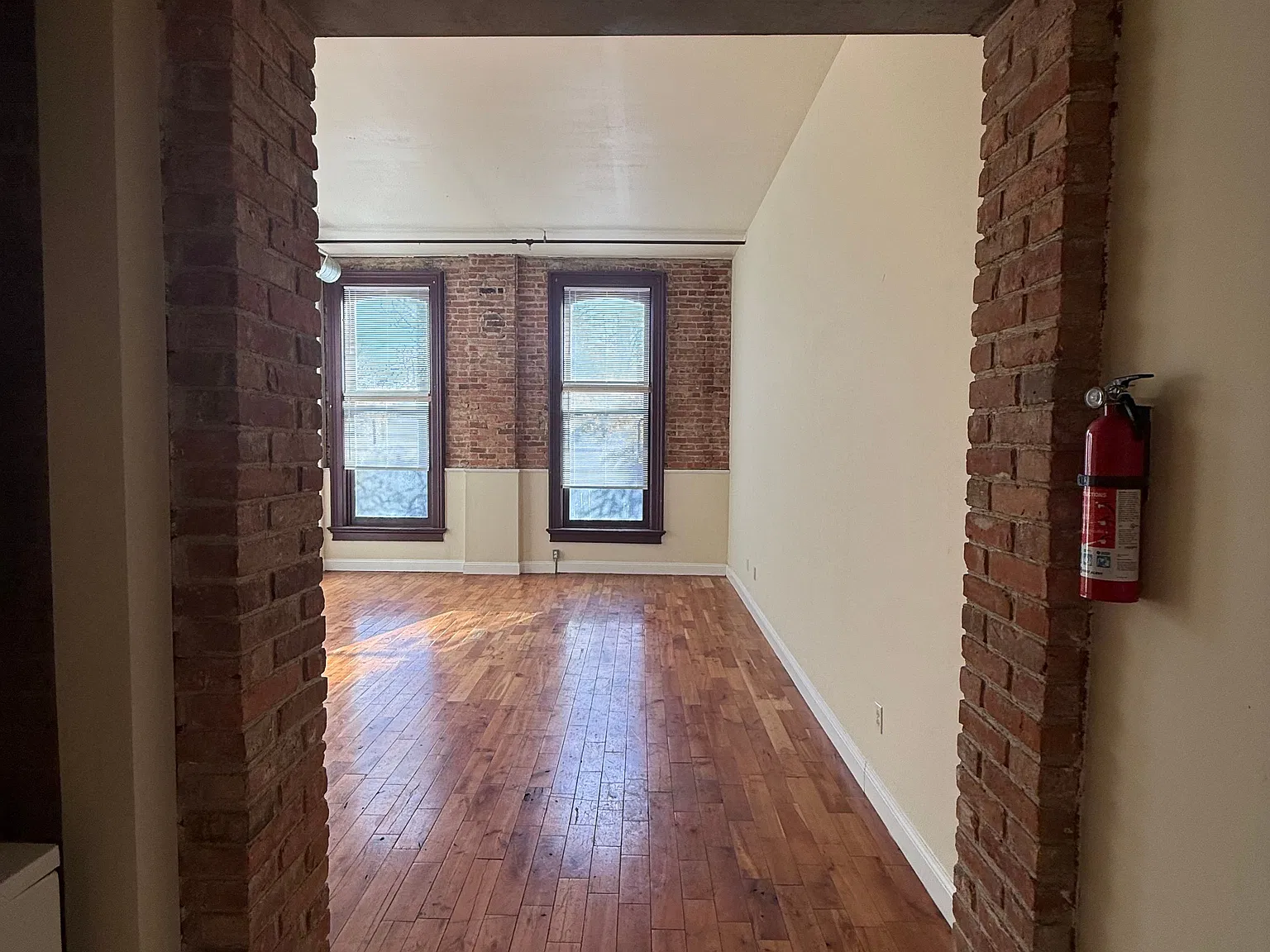 Studio, 555 sqft, $1,150 — Photo 2