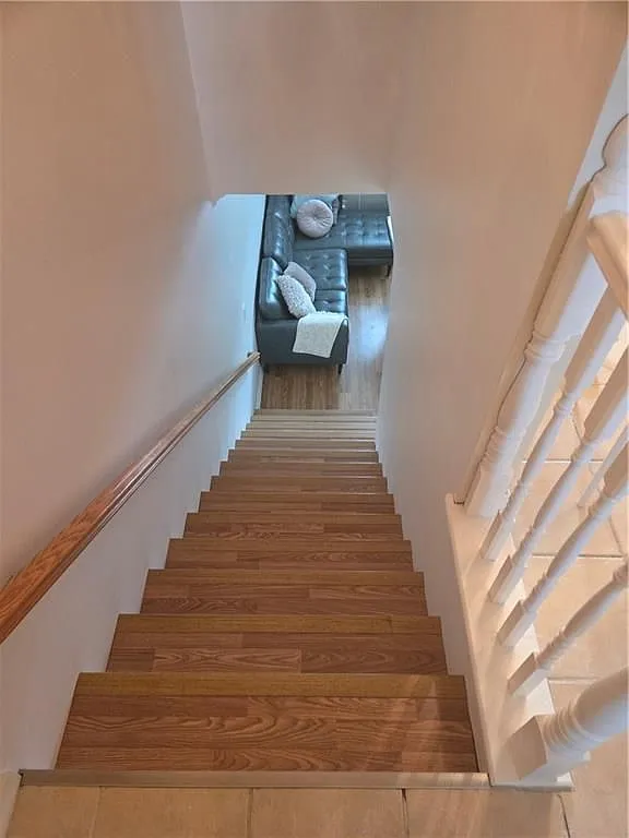 2 bed, 1.0 bath, 1025 sqft, $2,300 — Photo 4