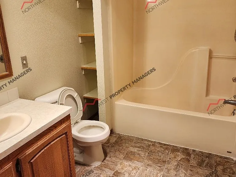 1910 Ahlers Ave — Photo 10