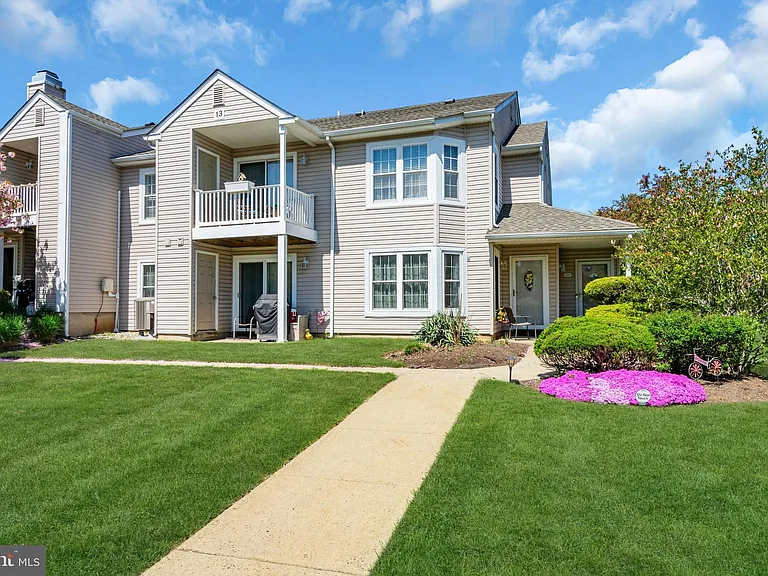 1307 Bennett Pl — Photo 4