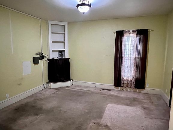 4th image of 712 Main St