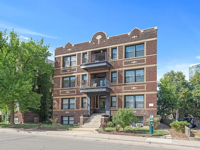 214 Oak Grove St — Photo 2