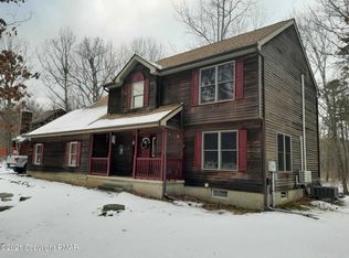 421 Underhill Dr, Tamiment, PA 18371