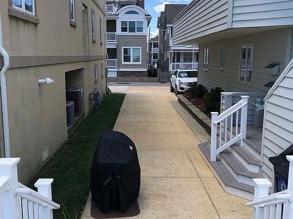 2nd image of 3804 Wesley Ave Floor 1