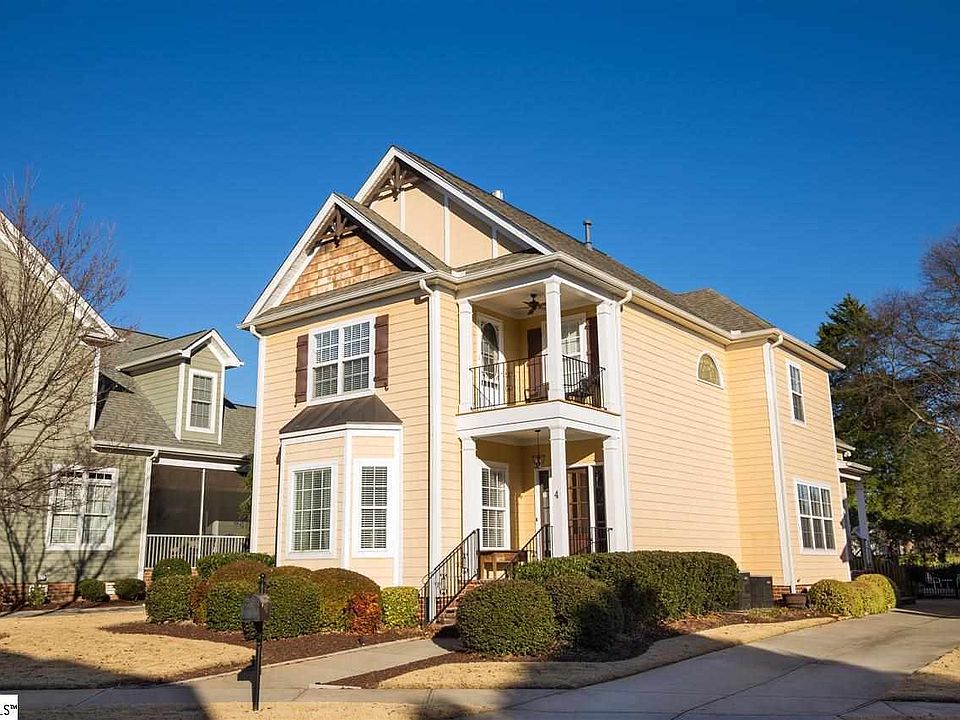1st image of 4 Applewood Dr