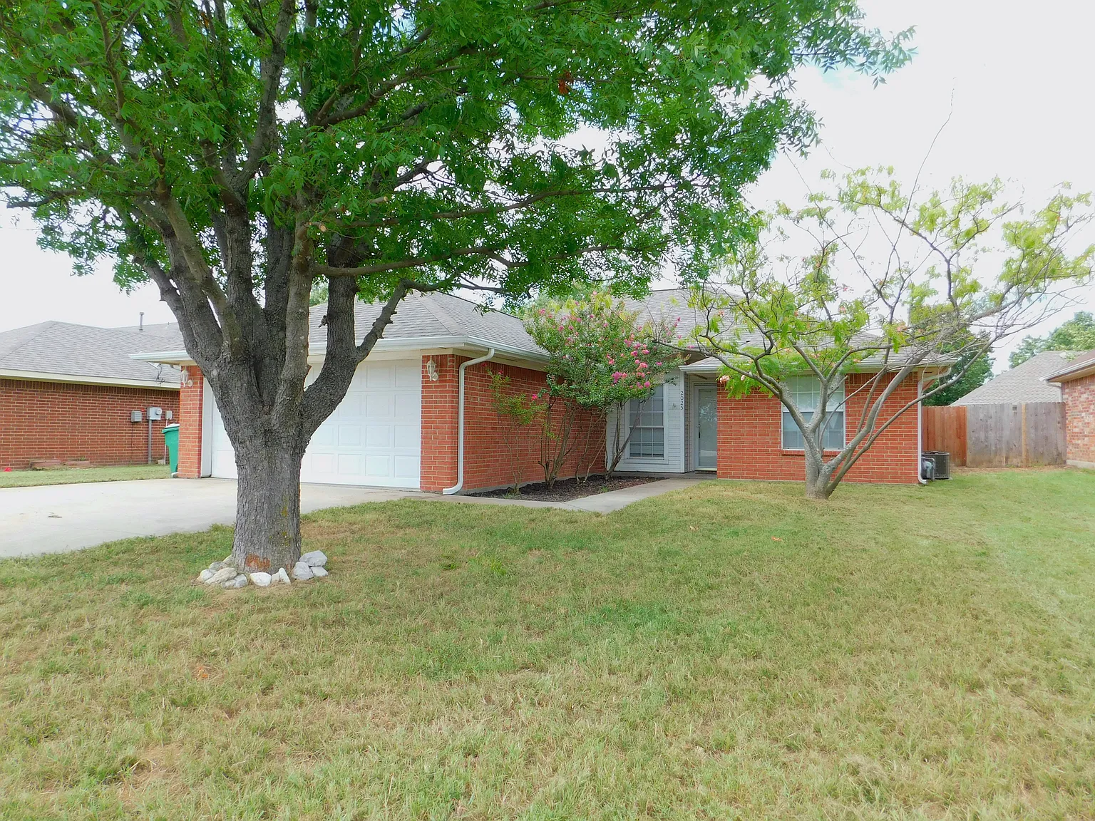 3 bed, 1232 sqft, $1,850 — Photo 2
