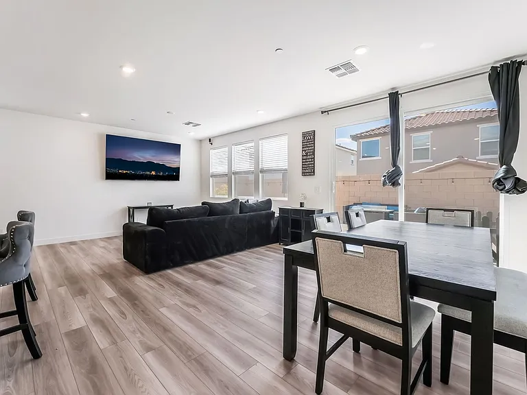 670 Tranquil Peak Ct — Photo 6