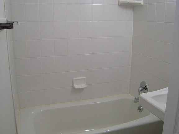 5th image of 4075 Arizona St APT B