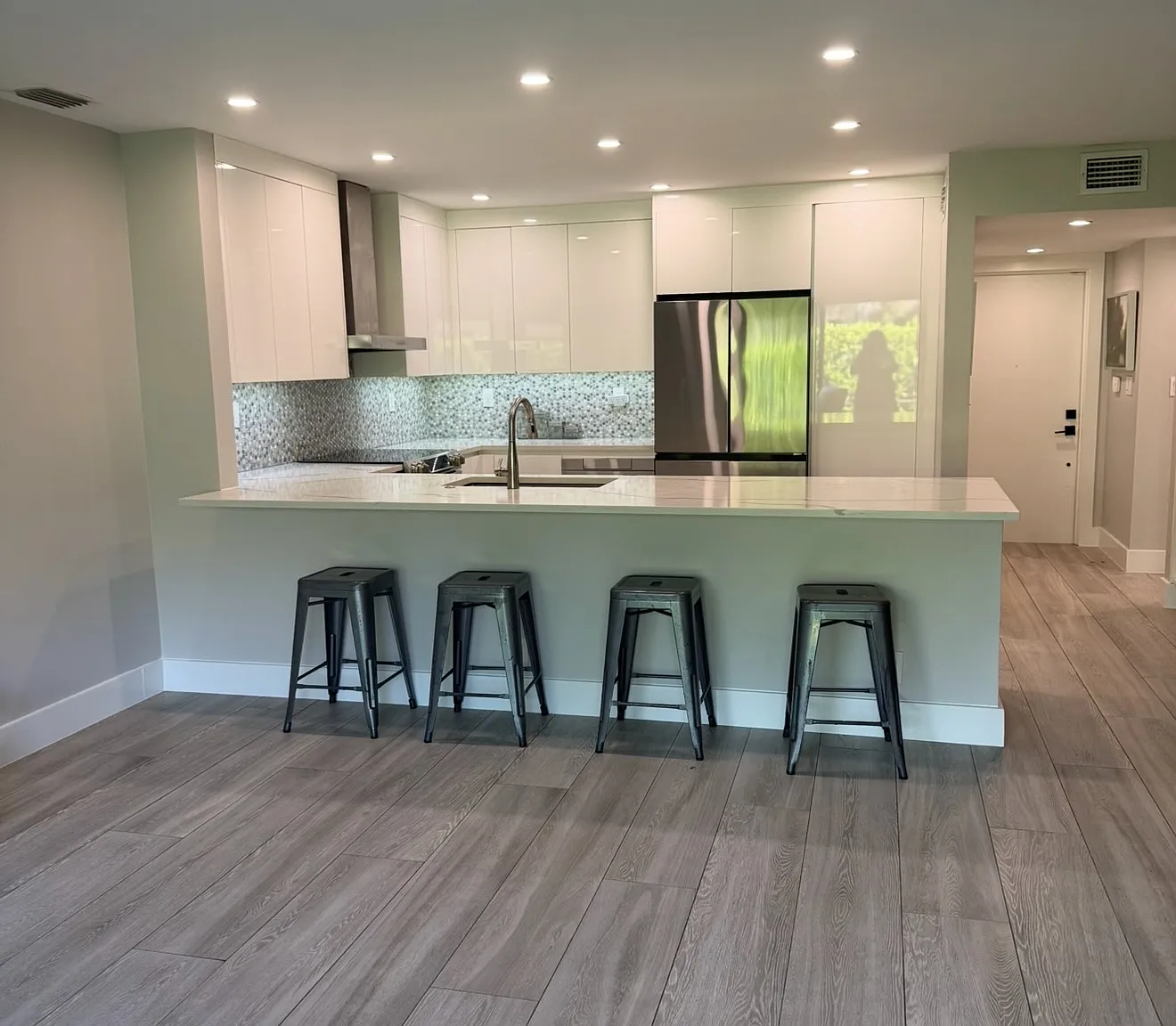 2 bed, 1250 sqft, $2,700 — Photo 2