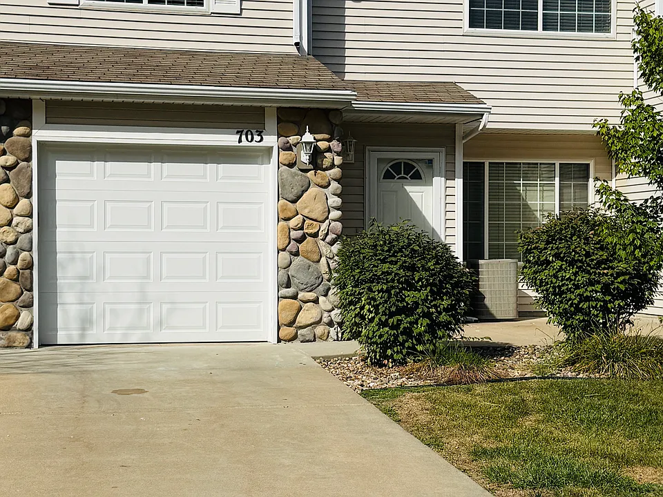 3799 Village Run Dr #703-DES